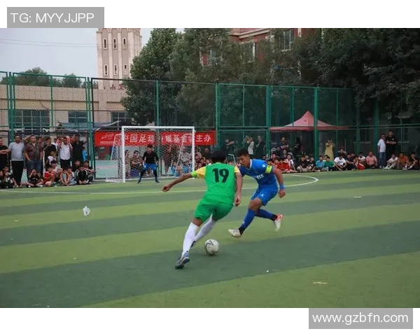 足球课堂精彩瞬间展示学生们的热情与团队合作精神